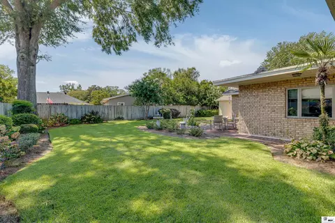 Exterior - 2311 Pinehurst Dr, Monroe, LA 71201 photo 5 of 7