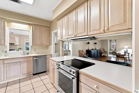 Kitchen - 2311 Pinehurst Dr, Monroe, LA 71201 photo 2 of 7