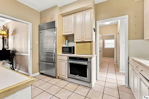 Kitchen - 2311 Pinehurst Dr, Monroe, LA 71201 photo 4 of 7