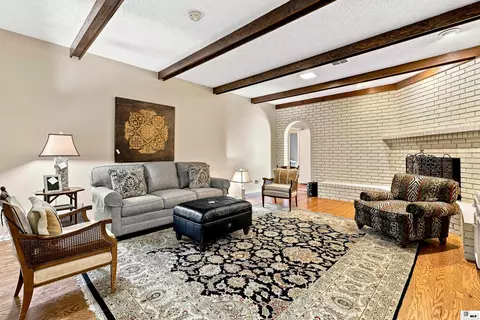 Living - 2311 Pinehurst Dr, Monroe, LA 71201 photo 3 of 4