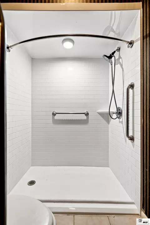 Bath - 2311 Pinehurst Dr, Monroe, LA 71201 photo 2 of 6