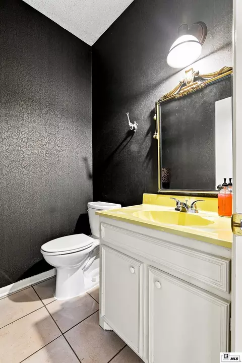 Bath - 2311 Pinehurst Dr, Monroe, LA 71201 photo 3 of 6