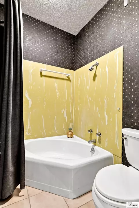 Bath - 2311 Pinehurst Dr, Monroe, LA 71201 photo 5 of 6
