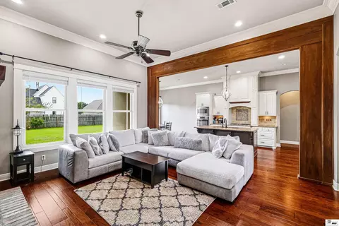 Living - 203 Medalist St, Monroe, LA 71203 photo 2 of 2