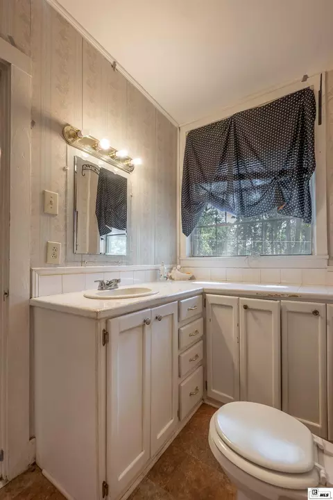 Bath - 330 Morgan Hare Rd, Monroe, LA 71203 photo 3 of 4