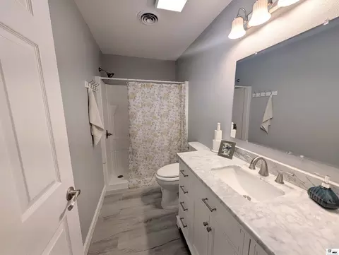 Bath - 1366 Pinecrest St, Olla, LA 71465 photo 1 of 2