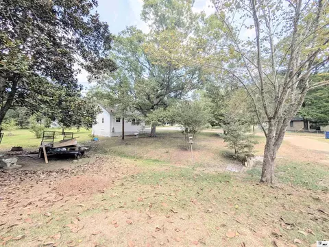 Exterior - 1366 Pinecrest St, Olla, LA 71465 photo 8 of 10