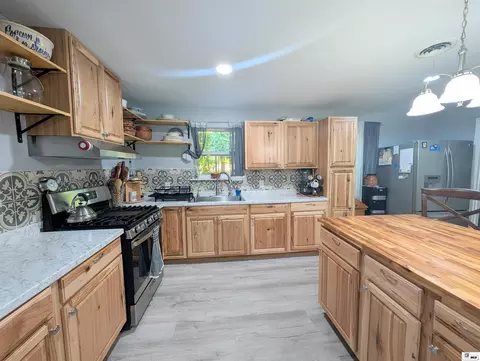 Kitchen - 1366 Pinecrest St, Olla, LA 71465 photo 1 of 5