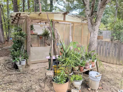 Exterior - 1366 Pinecrest St, Olla, LA 71465 photo 7 of 10