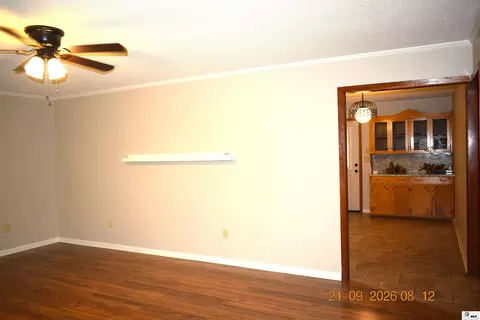 Living - 906 Bridge St, Bastrop, LA 71220 photo 4 of 4