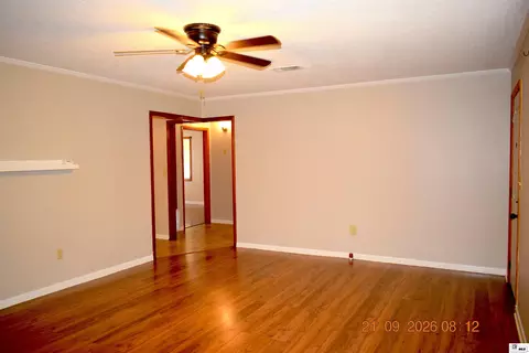 Living - 906 Bridge St, Bastrop, LA 71220 photo 3 of 4