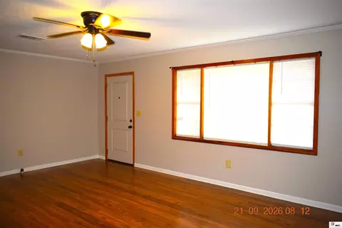 Living - 906 Bridge St, Bastrop, LA 71220 photo 2 of 4
