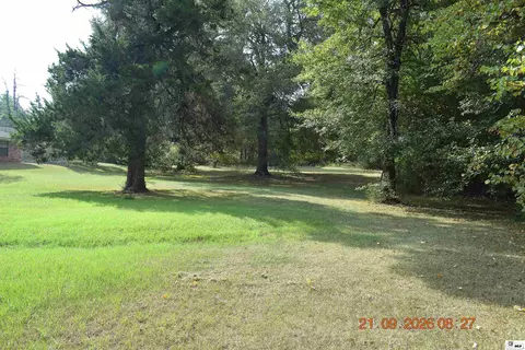 Exterior - 906 Bridge St, Bastrop, LA 71220 photo 7 of 11