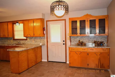 Kitchen - 906 Bridge St, Bastrop, LA 71220 photo 2 of 9