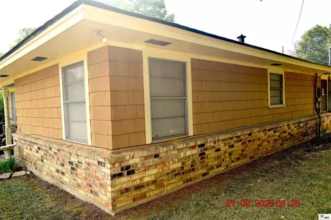 Exterior - 906 Bridge St, Bastrop, LA 71220 photo 6 of 11