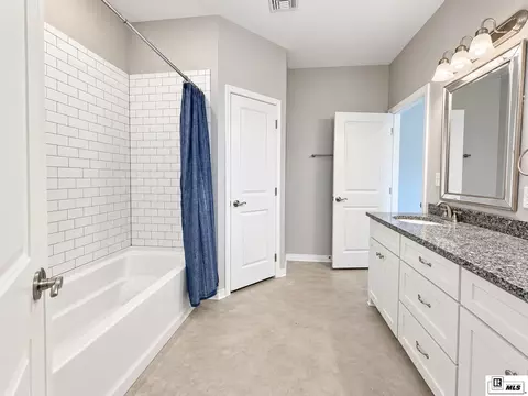Bath - 3001 Leyland Dr, Ruston, LA 71270 photo 3 of 4