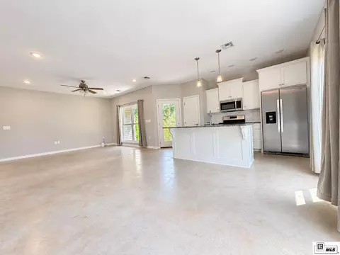 Living - 3001 Leyland Dr, Ruston, LA 71270 photo 2 of 4