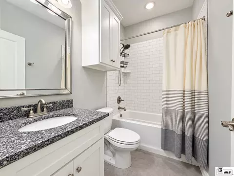Bath - 3001 Leyland Dr, Ruston, LA 71270 photo 2 of 4