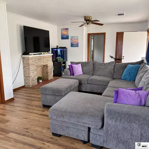 Living - 801 S 7th St, Monroe, LA 71201 photo 1 of 1