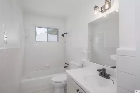 Bath - 1912 Howard Dr, Monroe, LA 71201 photo 2 of 3