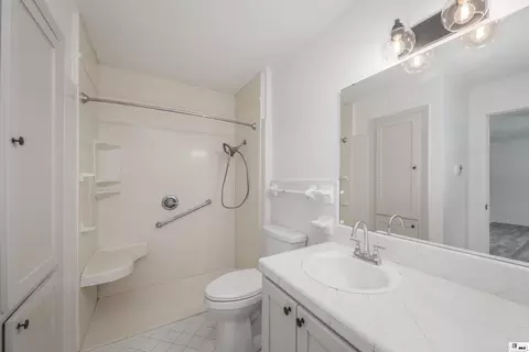 Bath - 1912 Howard Dr, Monroe, LA 71201 photo 1 of 3