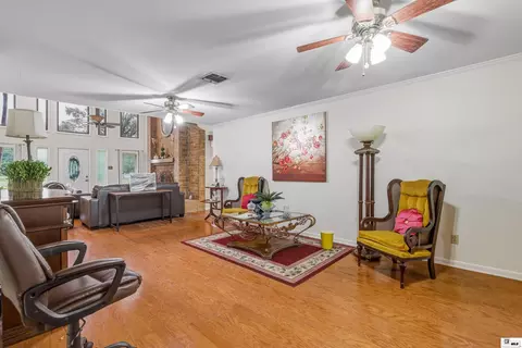 Living - 1372 Parker Rd, Monroe, LA 71202 photo 3 of 5
