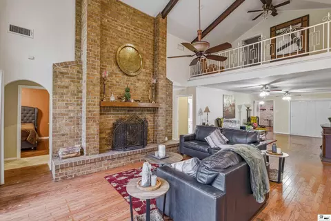 Living - 1372 Parker Rd, Monroe, LA 71202 photo 1 of 5
