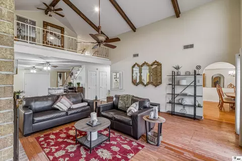 Living - 1372 Parker Rd, Monroe, LA 71202 photo 2 of 5