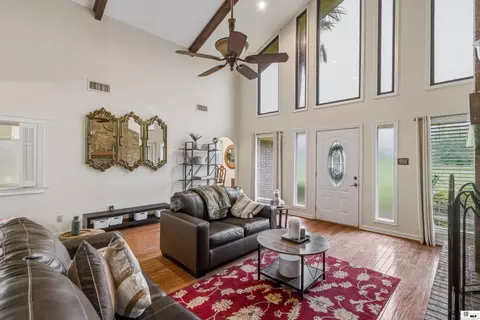 Entry Way - 1372 Parker Rd, Monroe, LA 71202 photo 2 of 5