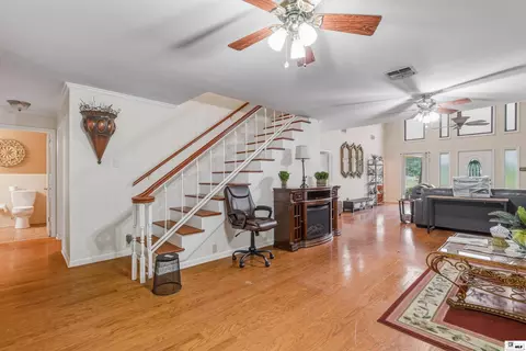 Entry Way - 1372 Parker Rd, Monroe, LA 71202 photo 3 of 5