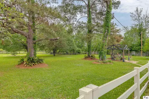 Exterior - 1372 Parker Rd, Monroe, LA 71202 photo 9 of 11
