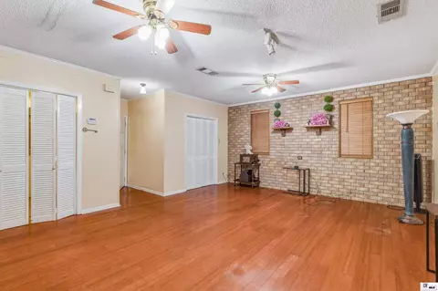 Living - 1372 Parker Rd, Monroe, LA 71202 photo 5 of 5