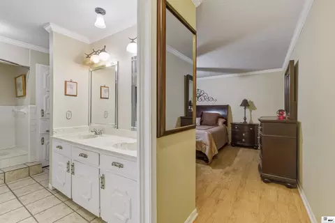 Entry Way - 1372 Parker Rd, Monroe, LA 71202 photo 4 of 5