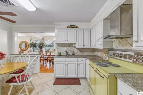 Kitchen - 1372 Parker Rd, Monroe, LA 71202 photo 3 of 3