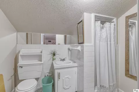 Bath - 1372 Parker Rd, Monroe, LA 71202 photo 5 of 6
