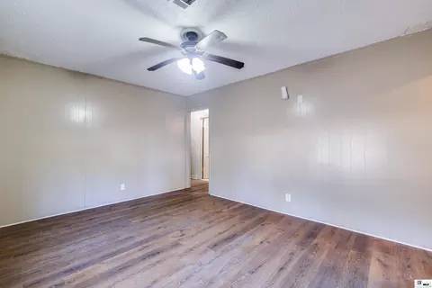 Living - 311 Harn St, Monroe, LA 71201 photo 1 of 3