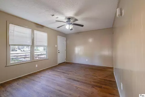 Living - 311 Harn St, Monroe, LA 71201 photo 2 of 3