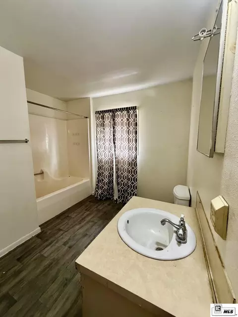 Bath - 2459 Prairie Rd, Monroe, LA 71202 photo 2 of 2