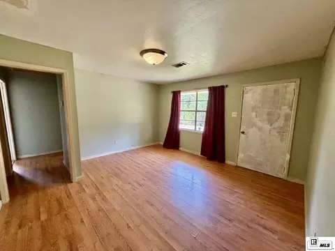 Living - 2459 Prairie Rd, Monroe, LA 71202 photo 2 of 3