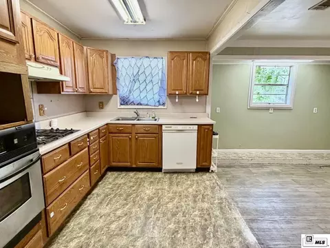 Kitchen - 2459 Prairie Rd, Monroe, LA 71202 photo 2 of 2