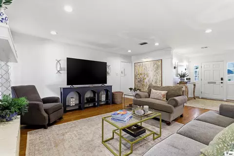 Living - 2504 Bramble Dr, Monroe, LA 71201 photo 1 of 3