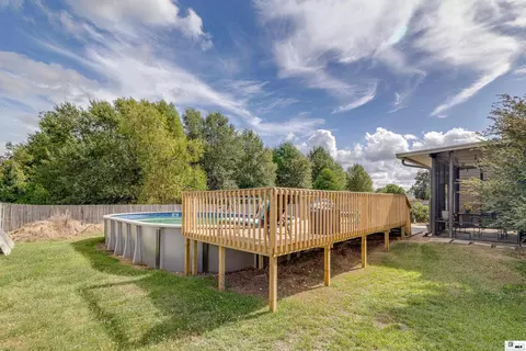 Exterior - 324 Bunker Ln, Monroe, LA 71203 photo 9 of 10