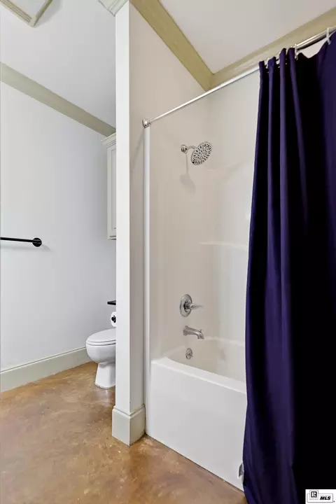 Bath - 324 Bunker Ln, Monroe, LA 71203 photo 5 of 5