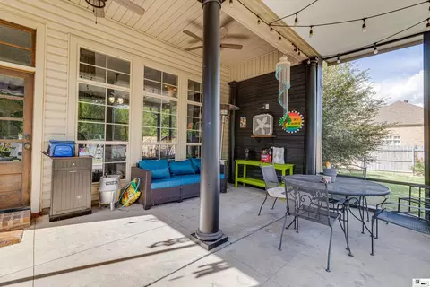 Exterior - 324 Bunker Ln, Monroe, LA 71203 photo 6 of 10