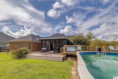 Exterior - 324 Bunker Ln, Monroe, LA 71203 photo 7 of 10
