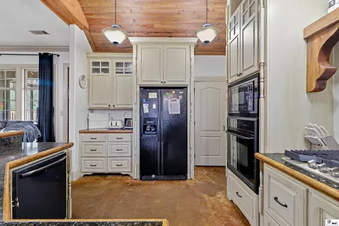 Kitchen - 324 Bunker Ln, Monroe, LA 71203 photo 2 of 5