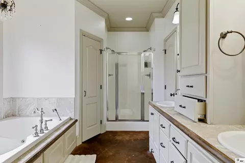 Bath - 324 Bunker Ln, Monroe, LA 71203 photo 1 of 5