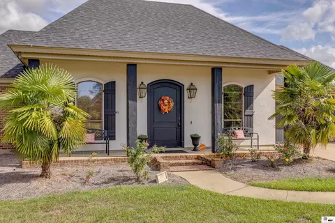 Exterior - 324 Bunker Ln, Monroe, LA 71203 photo 4 of 10