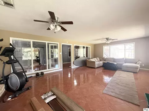 Living - 412 Stevenson Dr, Monroe, LA 71203 photo 3 of 5