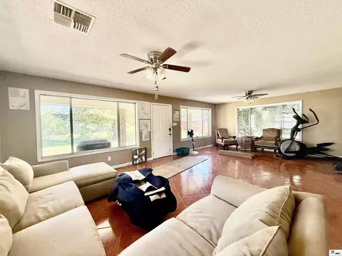 Living - 412 Stevenson Dr, Monroe, LA 71203 photo 5 of 5